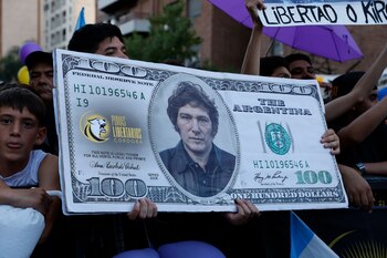 Milei prometió dolarizar al economía