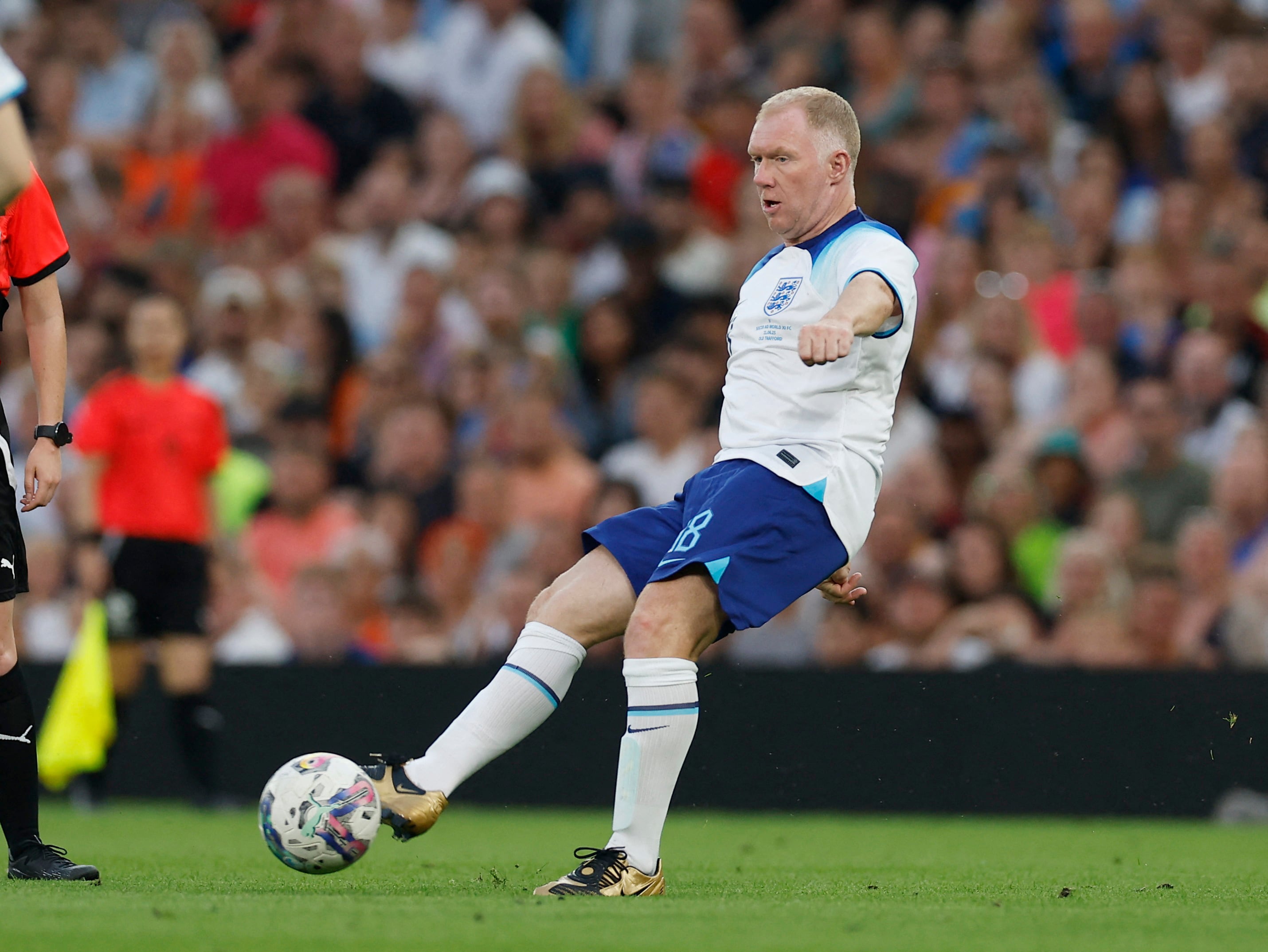 Scholes, de 51 años, en un partido de leyendas (Reuters/Jason Cairnduff)