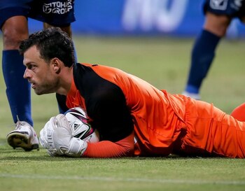 Stefan Marinovic en un partido