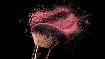 Las sombras en tonos morado,