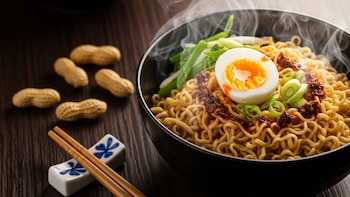 Retiran fideos instantáneos por posible contaminación con maní y riesgo de reacciones alérgicas graves
