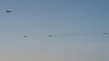 Los dos bombarderos iban escoltados