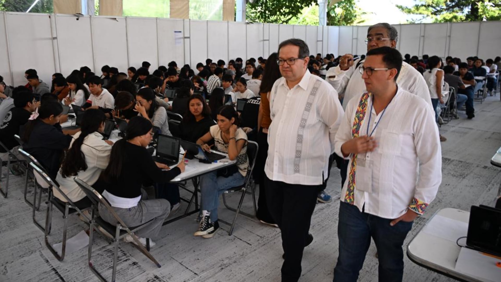 El rector Leonardo Lomelí acudió a la segunda jornada de examen de control de la UNAM (X: @UNAM_MX)