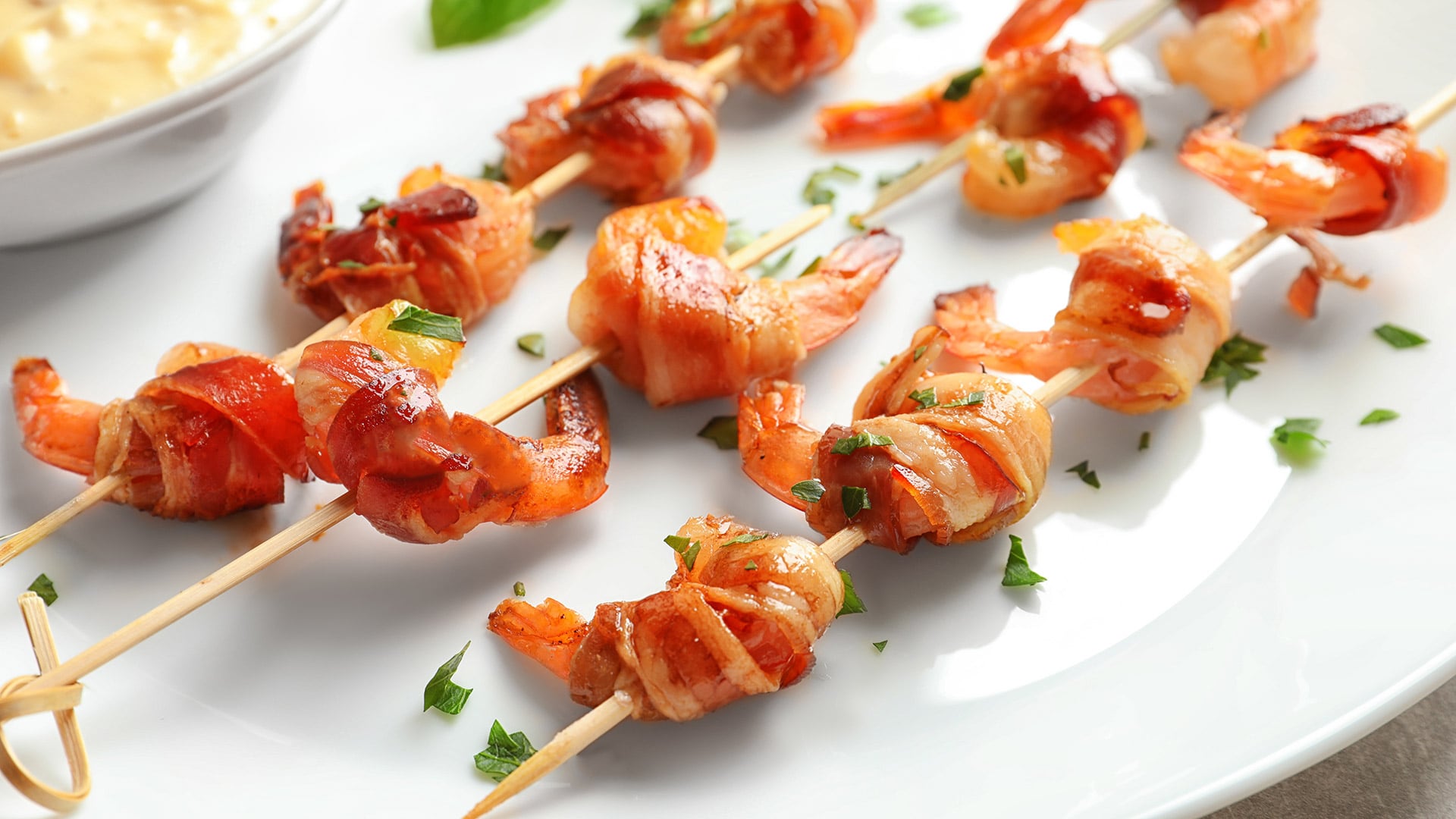 Especialistas de Cleveland Clinic destacan el bajo contenido calórico y de grasas saturadas en los camarones cocidos (Freepik)