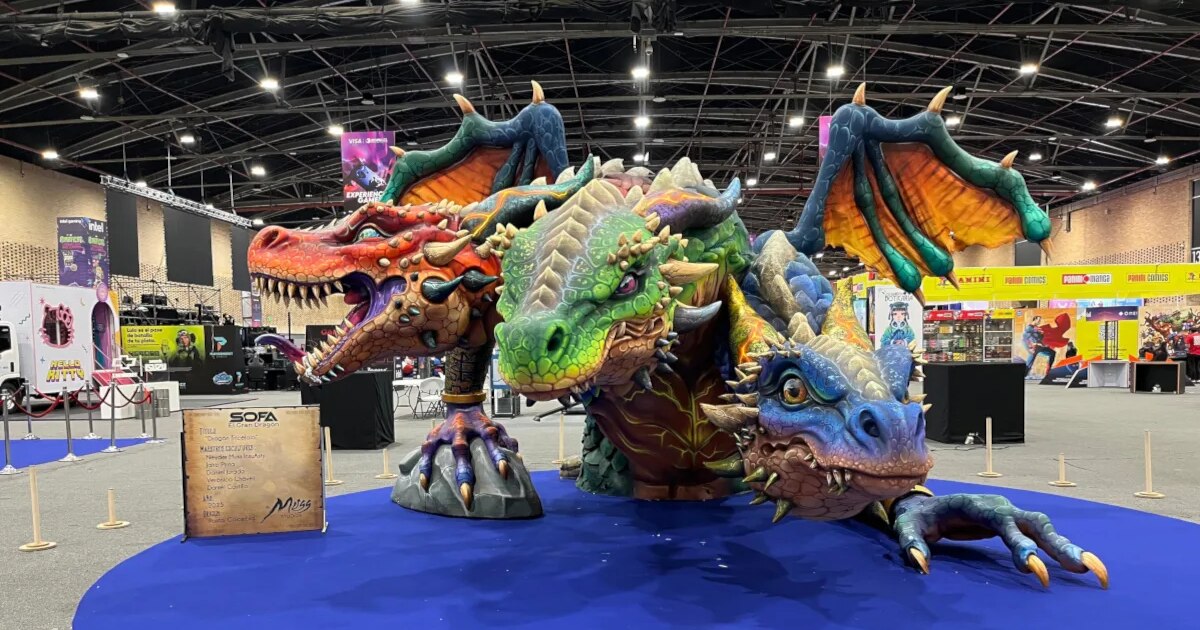 Esse é o enorme dragão gigante do Sofá 2025, é do carnaval preto e branco Esse é o enorme dragão gigante do Sofá 2025, é do carnaval preto e branco