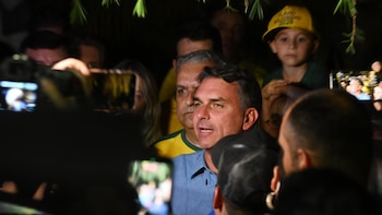 Flávio Bolsonaro llega a EEUU tras abandonar Brasil después de su derrota electoral ante Lula