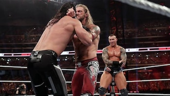 Edge regresó al ring de la WWE tras una lesión en el cuello que lo alejó 9 largos años.