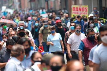 Tan solo en los últimos 15 días hubo cuatro fechas en las que los infectados superaban los 6 mil infectados (Foto: EFE/Sáshenka Gutiérrez)