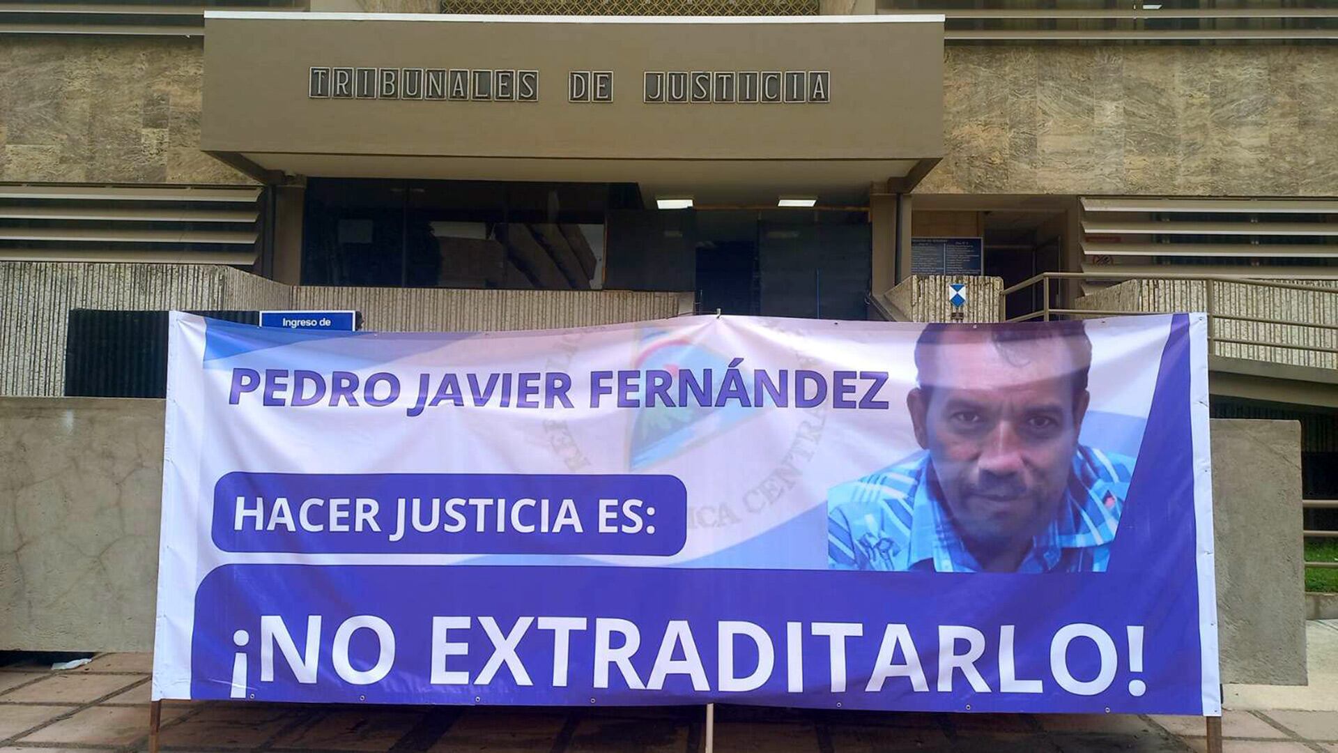 La bandera de la manifestación en San José, Costa Rica, este martes por el opositor nicaragüense Pedro Fernández (@ColectivoNunca)