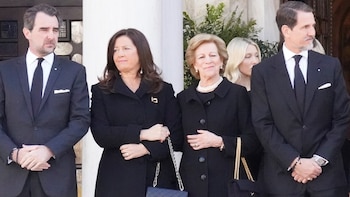 La reina Ana María, Pablo,