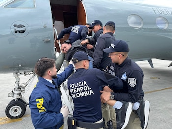 Alias Botija fue extraditado a Chile tras pasar 26 meses recluido en Colombia. El hombre, señalado por la Policía como uno de los principales cabecillas del Tren de Aragua, es requerido por la justicia chilena por el presunto asesinato de un oficial de Carabineros ocurrido en 2024 - crédito Policía Nacional/Interpol