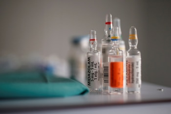 El medicamento administrado. (Christian Hartmann/Reuters)