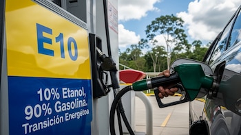 El Ministerio de Energía y Minas mantendrá la supervisión actual para la gasolina E-10 desde el 22 de agosto de 2026