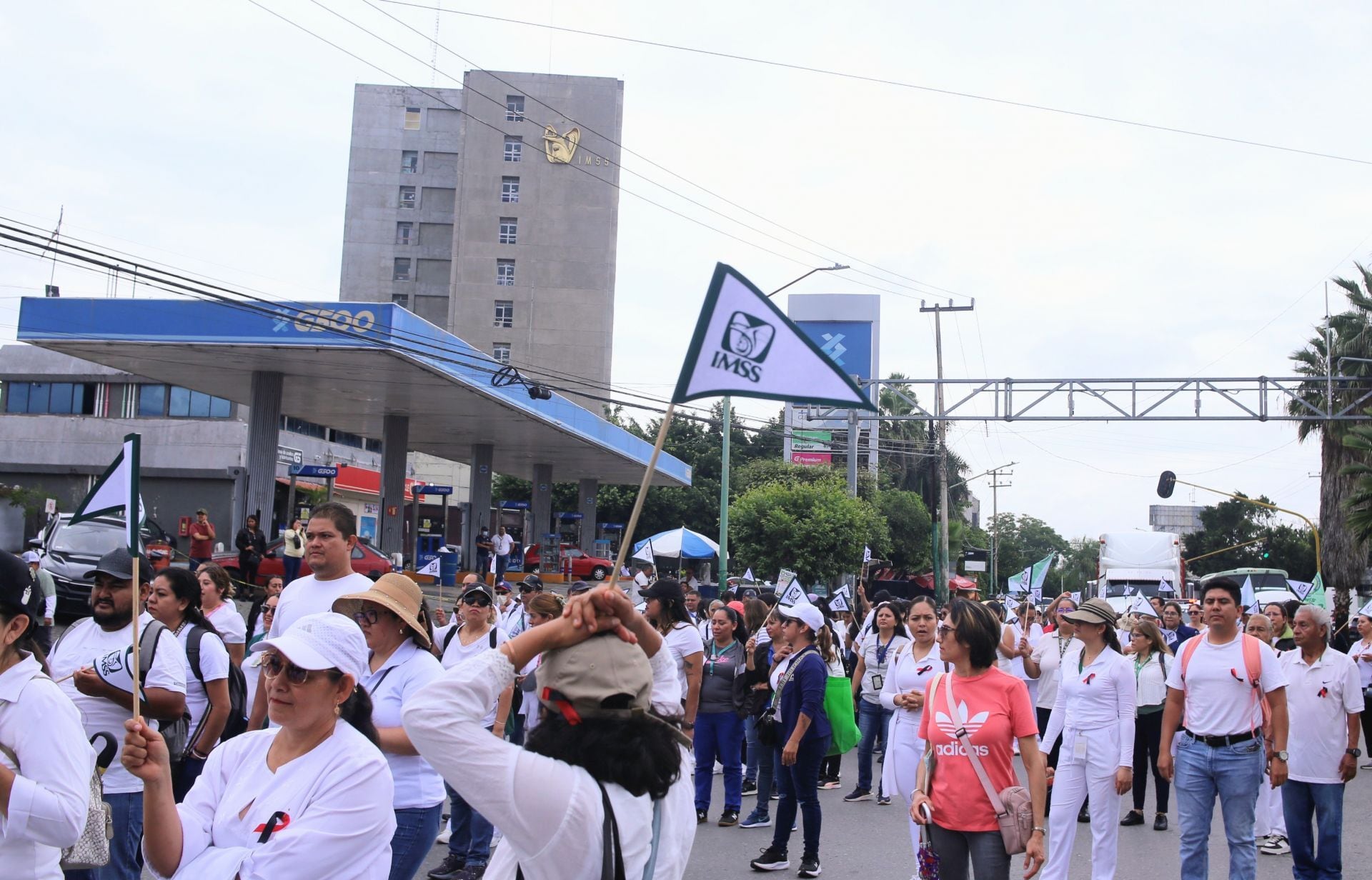 Marcha de trabajadores del IMSS. FOTO: MARGARITO PÉREZ RETANA/CUARTOSCURO.COM