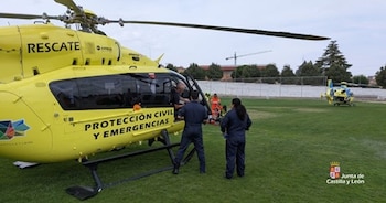 05/09/2026 Fallece un ciclista evacuado tras sentirse indispuesto cuando subía un camino en Vallelado (Segovia).
Un varón ciclista de unos 65 años ha fallecido este sábado después de ser rescatado tras sentirse indispuesto cuando subía el camino de las Cruces, en Vallelado (Segovia), según ha informado el 1-1-2 Castilla y León.
POLITICA
112 CYL