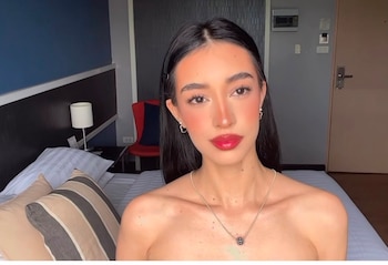 La colombiana Karol Ramírez denunció que está retenida en un aeropuerto de Malasia - crédito @karoramirezd/IG