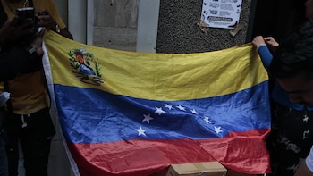 El Gobierno de Venezuela restringe el acceso a La Guaira para facilitar las labores de emergencia