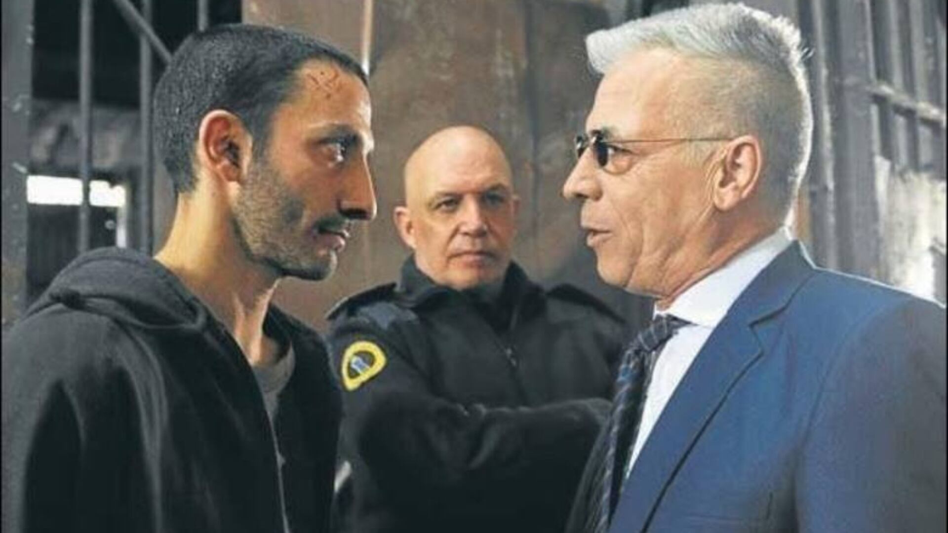 Jorge Lorenzo en su papel en El Marginal junto a Juan Minujín y Gerardo Romano (Netflix)