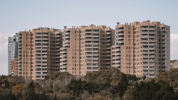 El precio de la vivienda pone en riesgo de pobreza al 33% de los jóvenes, según Fundación BBVA e Ivie