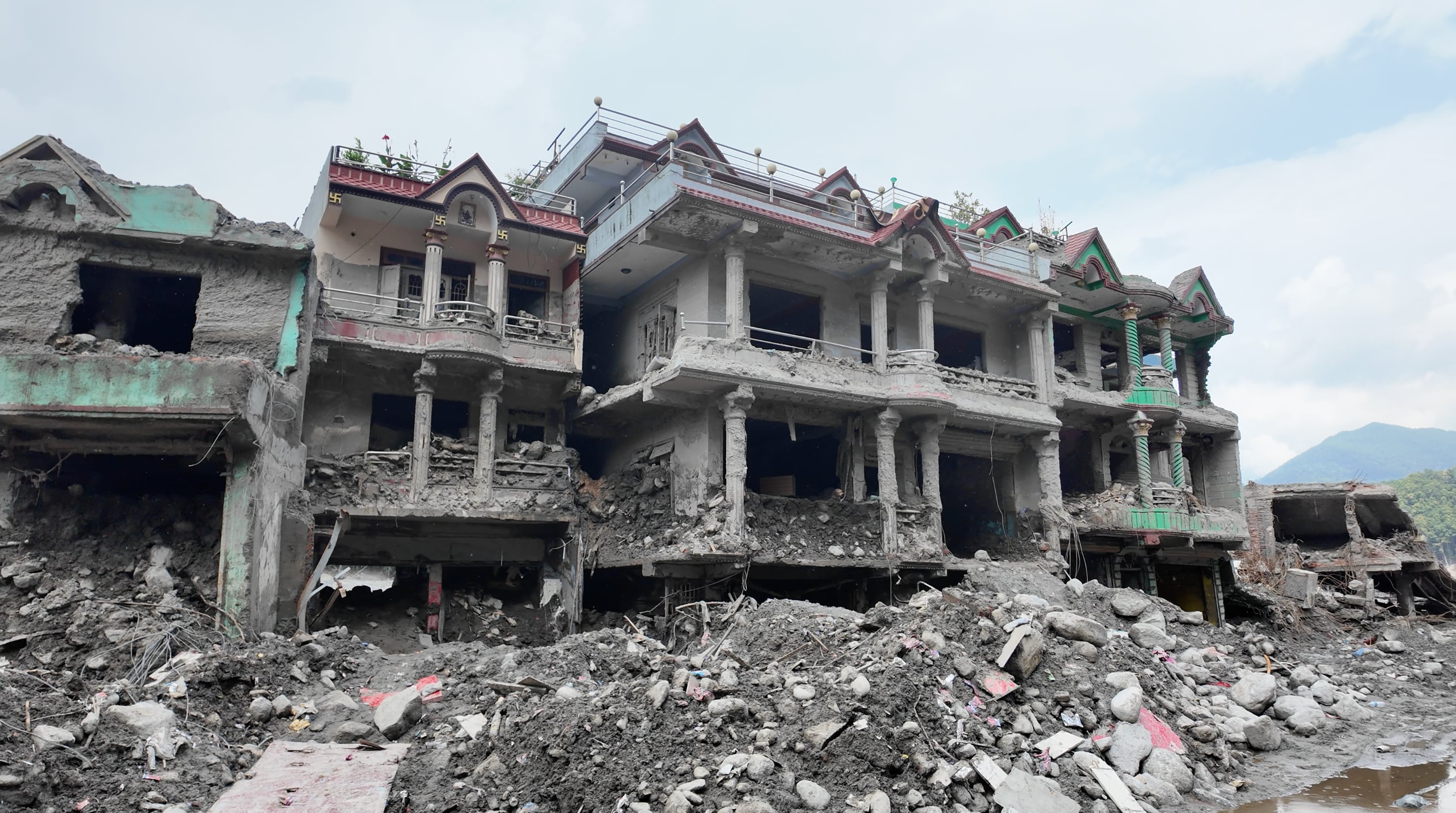 Miles de casas y edificaciones quedaron destruidas tras la tragedia