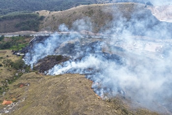 Jorge Emilio Rey informó que los incendios forestales siguen activos en municipios de Cundinamarca y que los equipos realizan labores de enfriamiento para evitar la reactivación del fuego - crédito Gobernación Cundinamarca/Bomberos Cundinamarca
