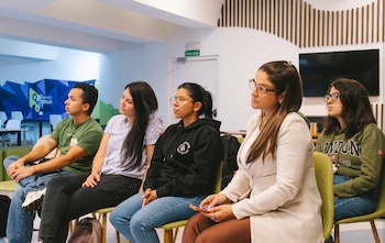 La capital costarricense acoge una conferencia que reúne a docentes, autoridades y expertos internacionales para debatir el papel de la tecnología avanzada en la formación de competencias lingüísticas. Crédito: Centro Cultural Costarricense Norteamericano
