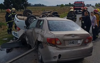 Los cuatro fallecidos viajaban en dos automóviles que colisionaron de frente en el kilómetro 318,5, entre Pirovano y Urdampilleta