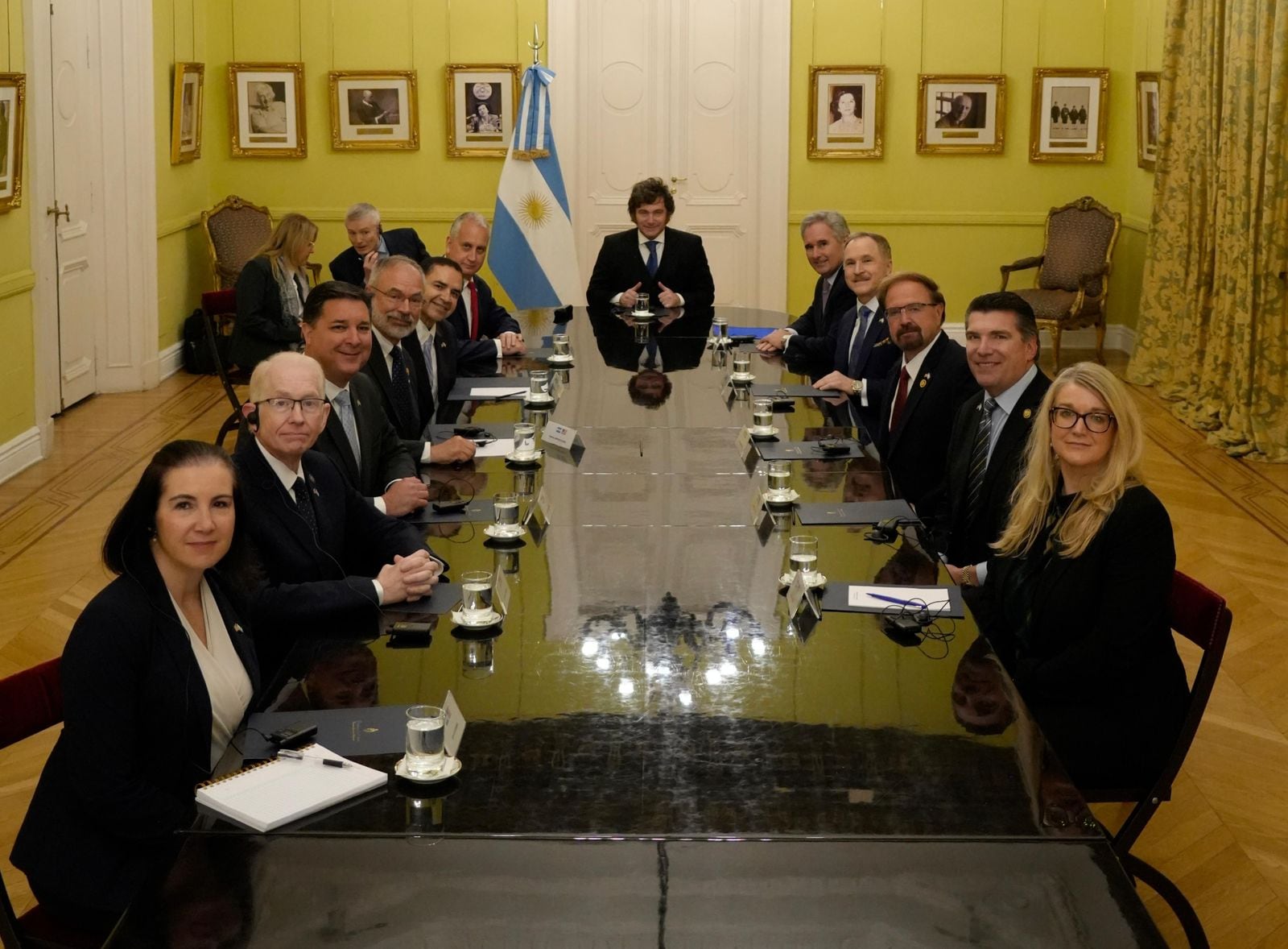 Javier Milei junto a la delegación del Congreso de los Estados Unidos