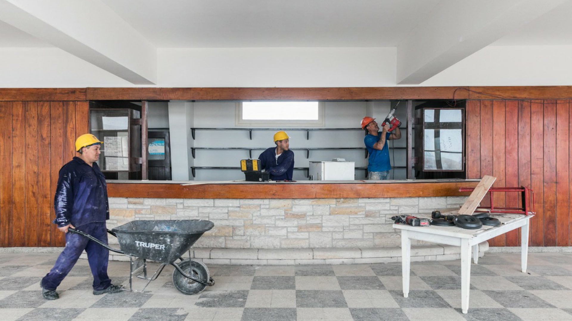 En las Unidades Turísticas de Mar del Plata y Córdoba hoy hay un plantel reducido de trabajadores que administran el lugar
