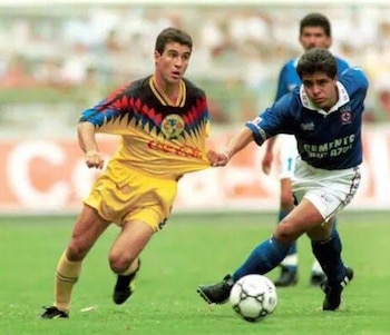 El exfutbolista reveló que el mediocampista de 30 años jugaría con las Águilas.