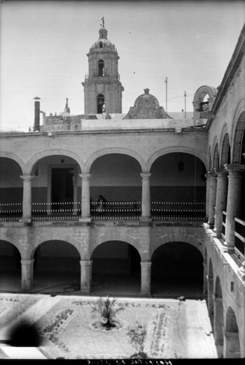 Vista del patio del Hospital