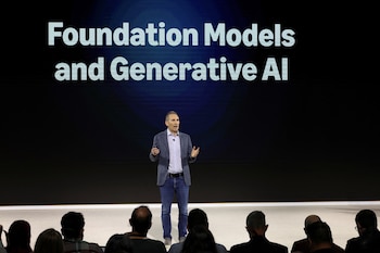 El director ejecutivo de Amazon Andy Jassy vinculó la actitud positiva en los trabajadores con la capacidad para conseguir mentores. (Foto: REUTERS/Brendan McDermid)