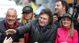 Milei adelanta la campaña en PBA: desembarcará con Santilli en Bahía Blanca y les preparan un acto partidario
