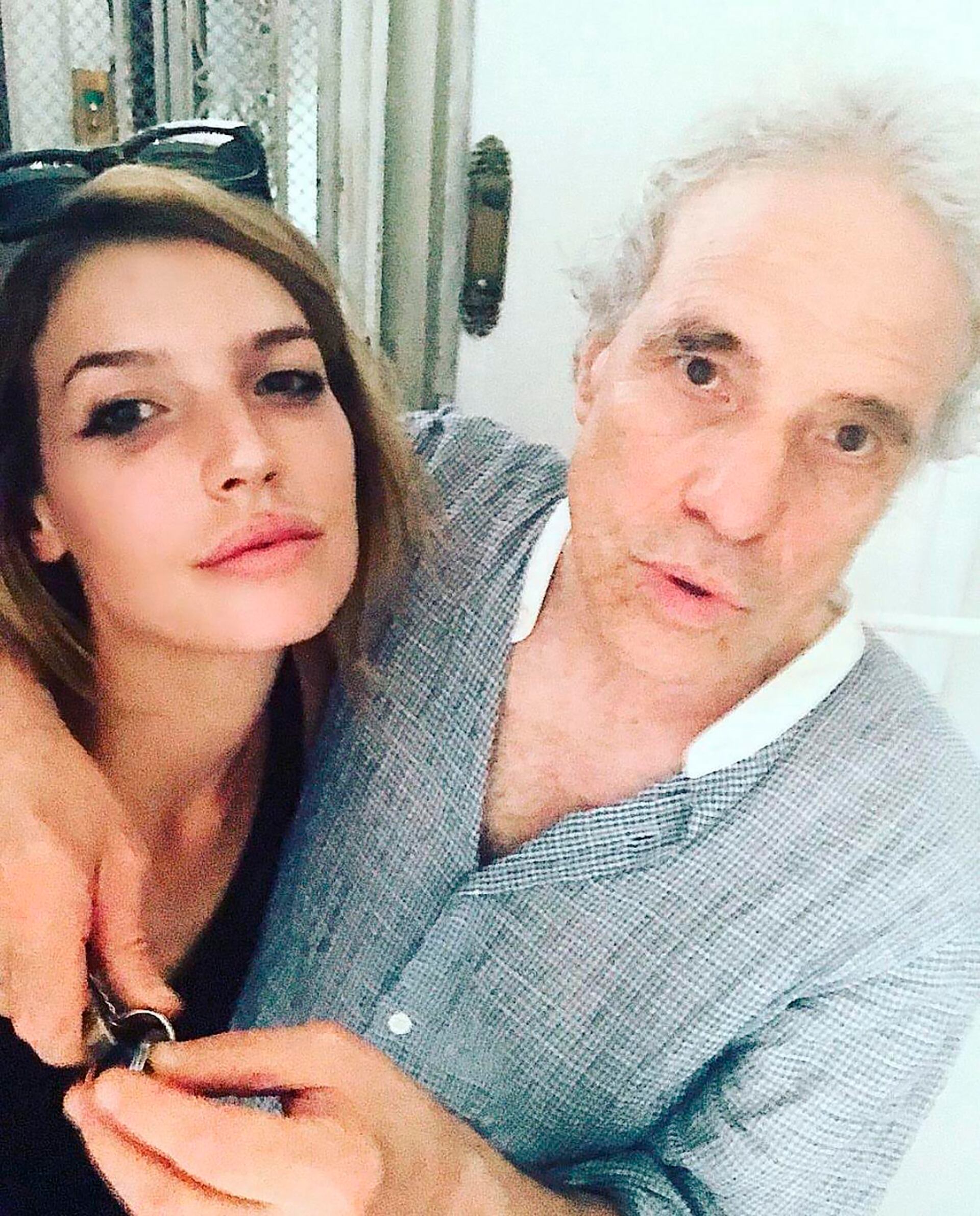 Chloe Bello y el reconocido Abel Ferrara, director y guionista estadounidense, quien la dirigió en uno de sus cortometrajes