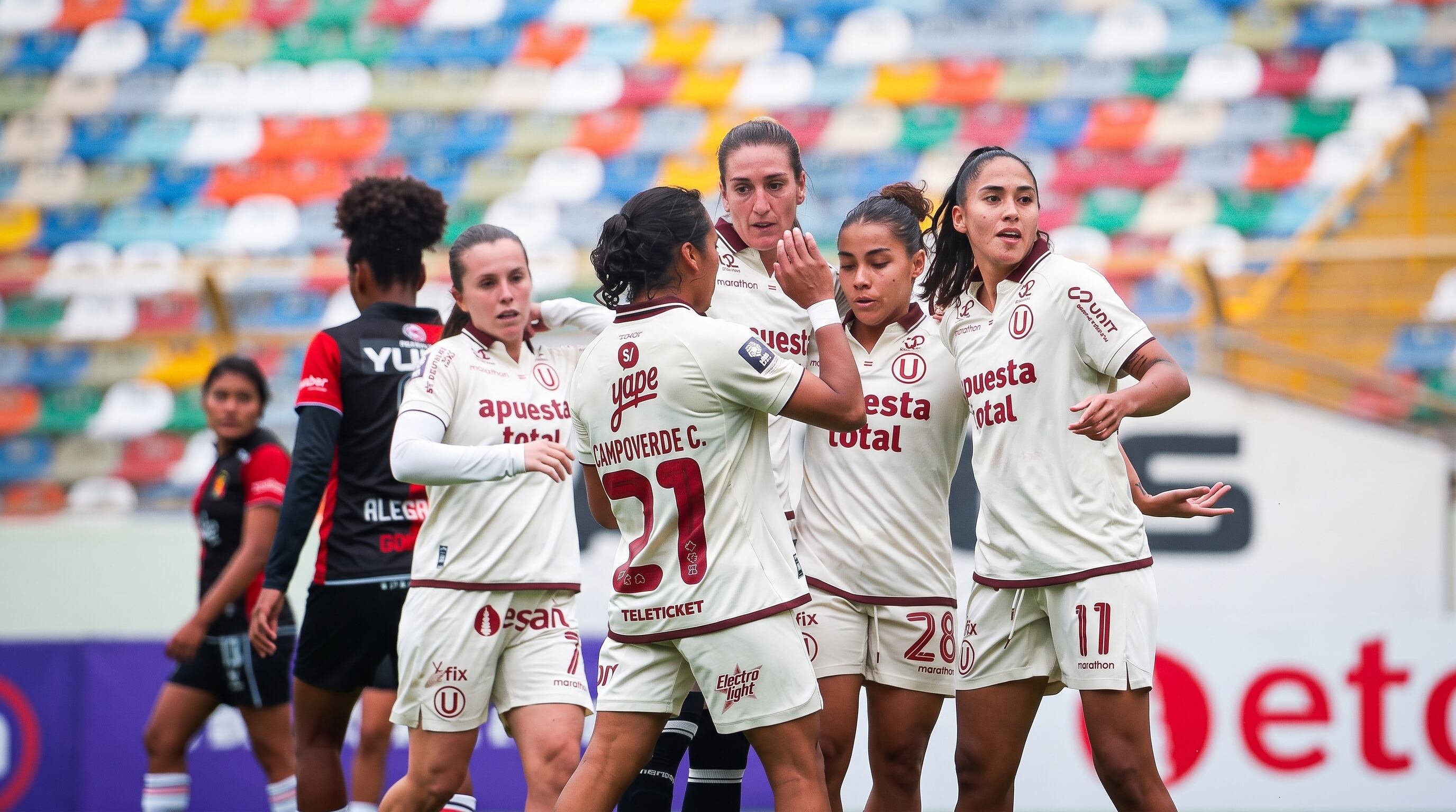 Universitario juega por Clausura y Libertadores Femenina; Colo Colo debuta