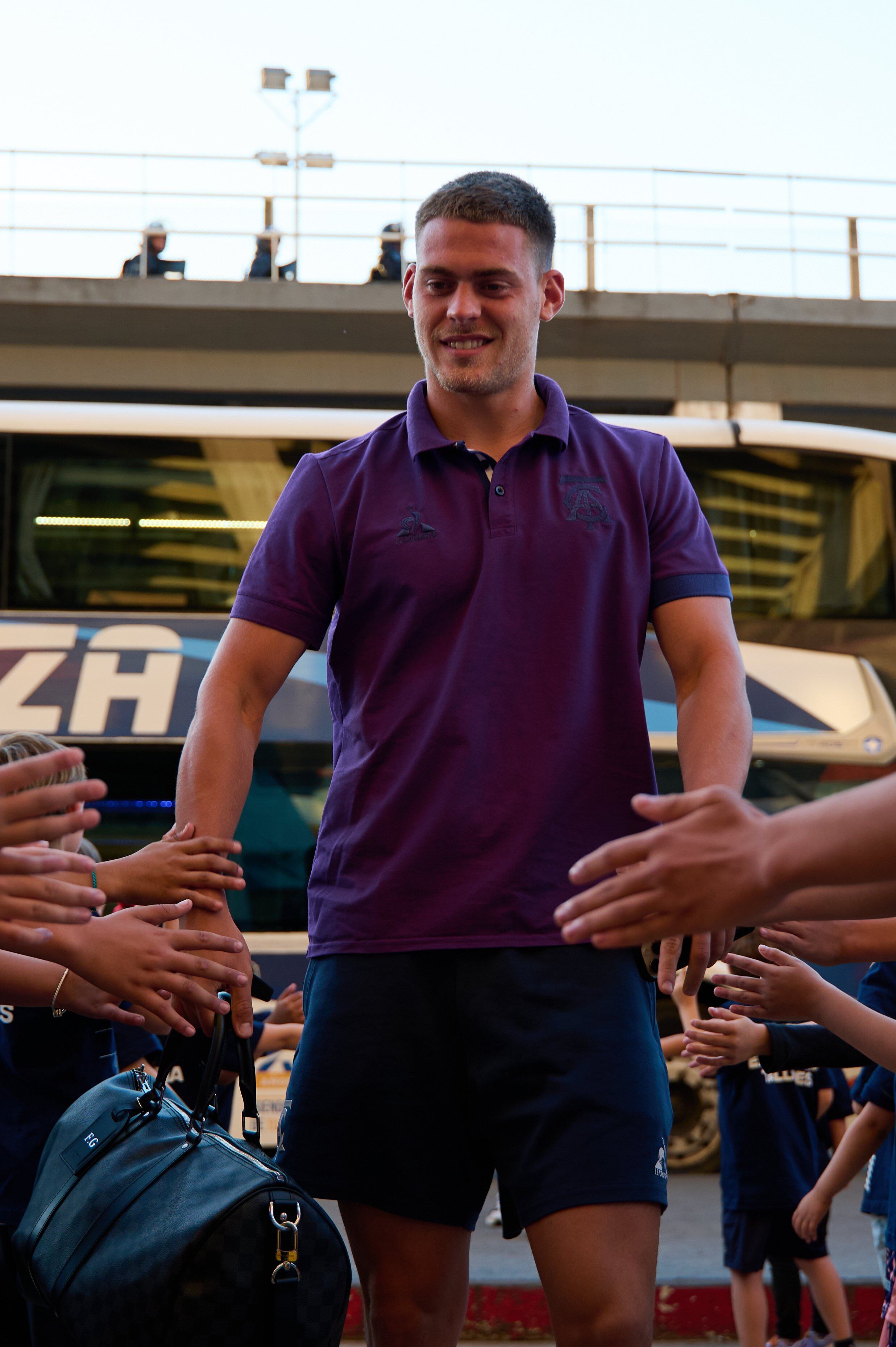 Federico Girotti ingresa al estadio Mario Alberto Kempes (@CATallerescbaoficial)