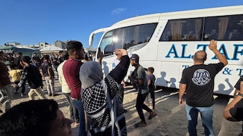 Israel liberó a 60 detenidos palestinos de Gaza en la mayor excarcelación desde el acuerdo de octubre