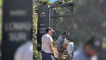 Una ciudad de Córdoba comenzó a colocar portones para cerrar calles durante la noche y combatir la inseguridad