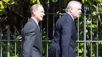 El último apoyo del expríncipe Andrés tras la detención por su relación con Epstein: su hermano pequeño fue a cenar con él, preocupado por su salud mental