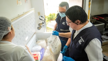 Inspecciones sorpresivas revelan riesgos invisibles en restaurantes y comercios durante el auge vacacional. Los controles legales se refuerzan con multas históricas y vigilancia en cada rubro relevante (Foto archivo, cortesía Defensoría del Consumidor)