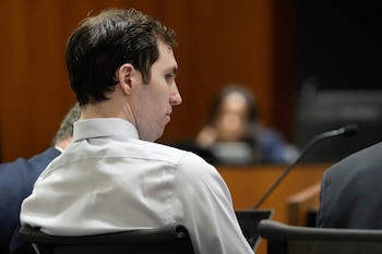 Los abogados de Tyler Robinson sostuvieron que el acusado disparó una sola vez y que no puso en riesgo a otras personas en la Universidad del Valle de Utah (Francisco Kjolseth/The Salt Lake Tribune vía AP, Pool).