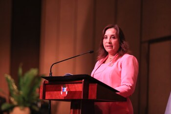 Dina Boluarte en una fotografía