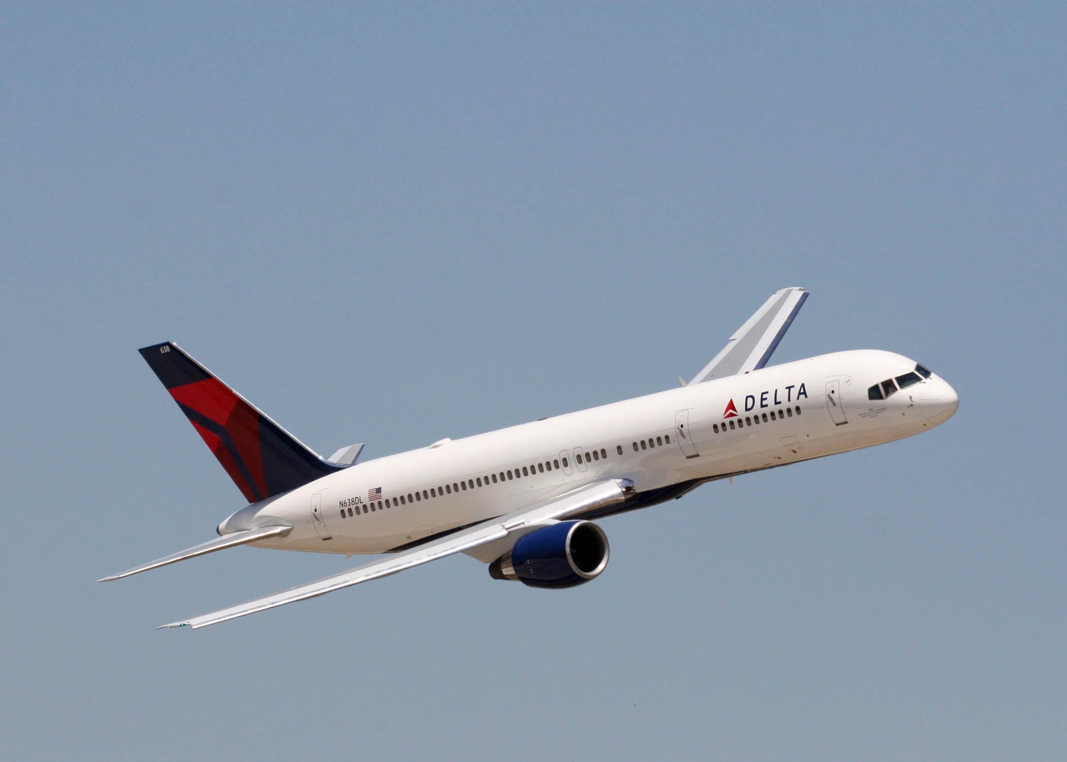 Delta mantendrá vuelos especiales de fin de semana desde Austin para cubrir la demanda de eventos deportivos en Texas este otoño