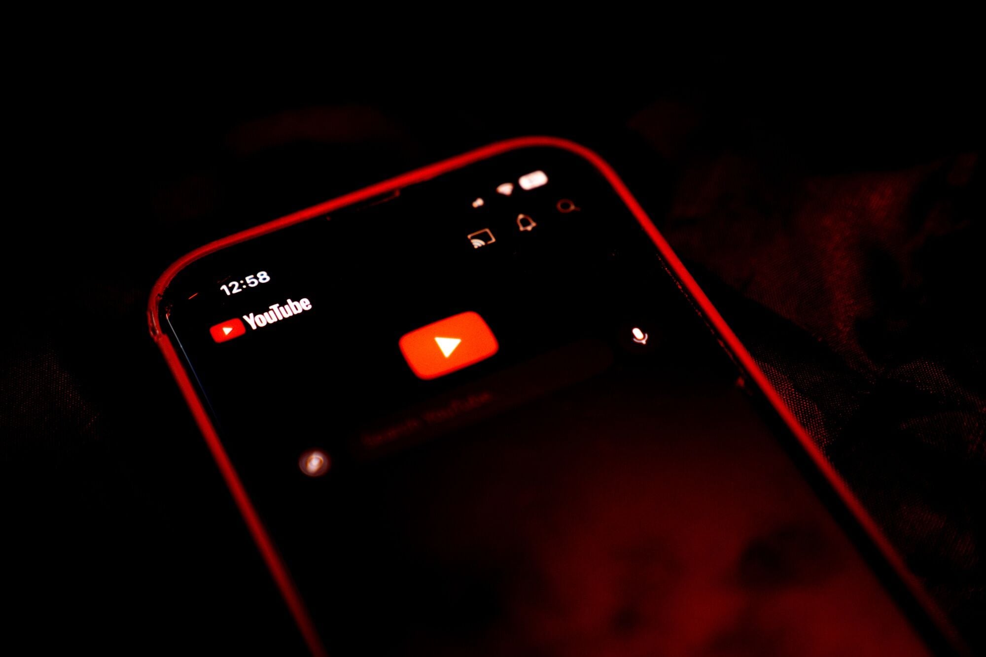 YouTube apuesta por una detección a demanda, en lugar de depender solo de moderación automática. (Bloomberg)