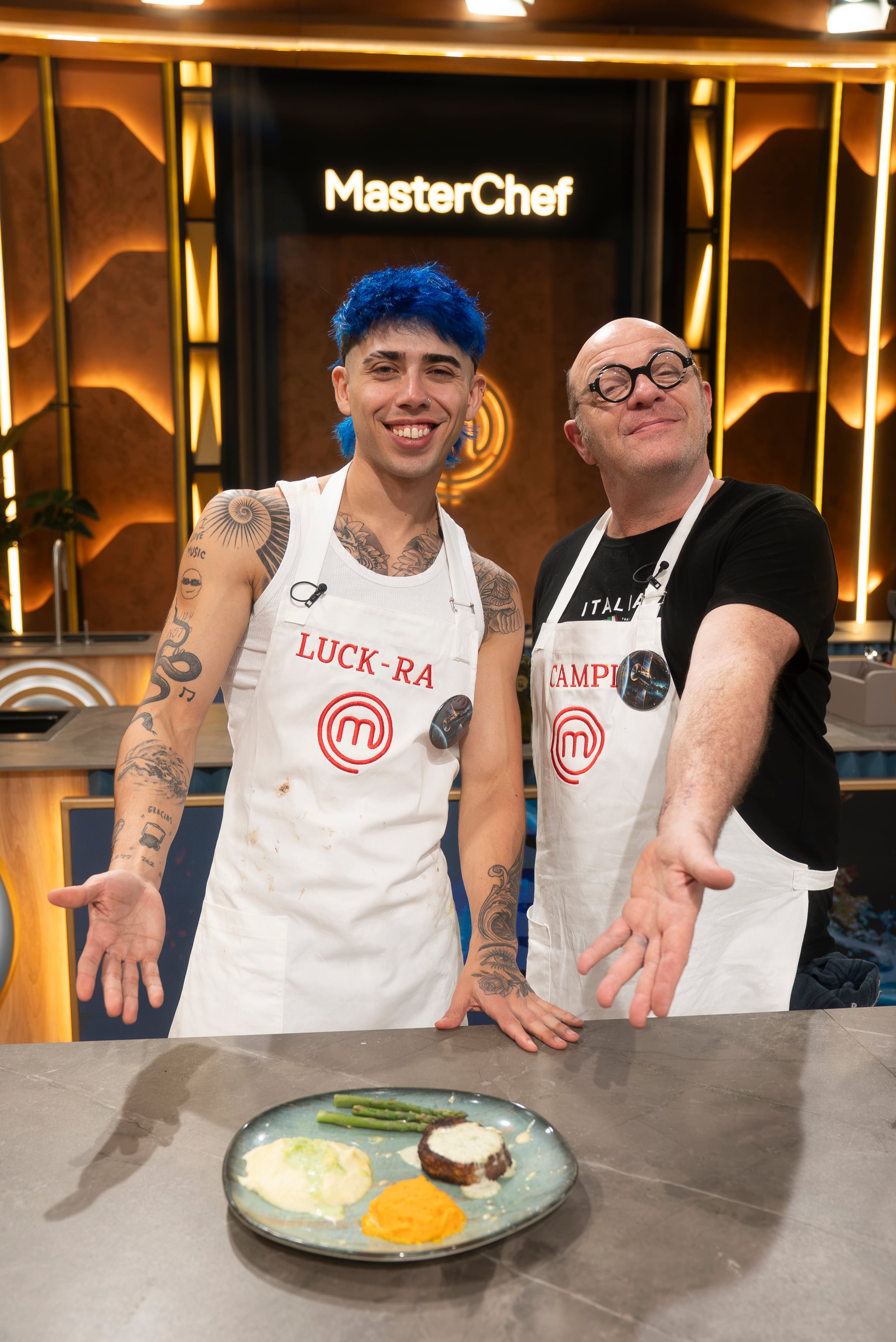 Luck Ra y Campi presentan su fallida preparación en el debut de MasterChef Celebrity