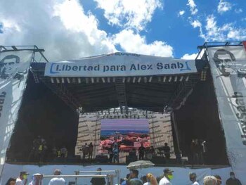 Tarima del concierto organizado por