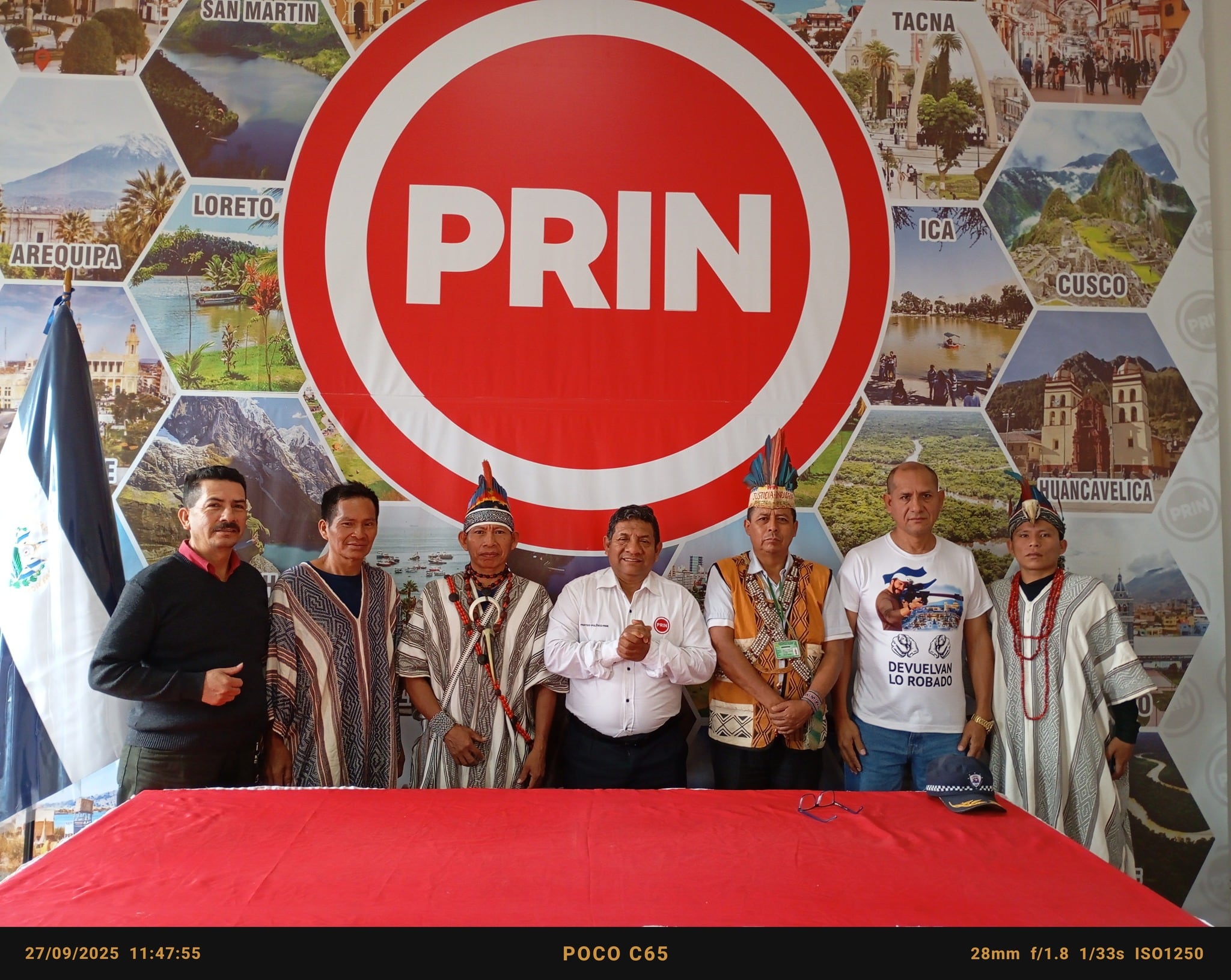 Armando Jara (segundo de la mano derecha), seguidor de Bukele, está inscrito en el Partido Regionalista de Integración Nacional (PRIN) desde abril del 2024.