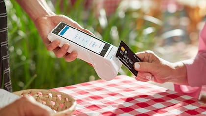 La AFIP vigila tus consumos con tarjeta de crédito y débito: desde qué monto los observa