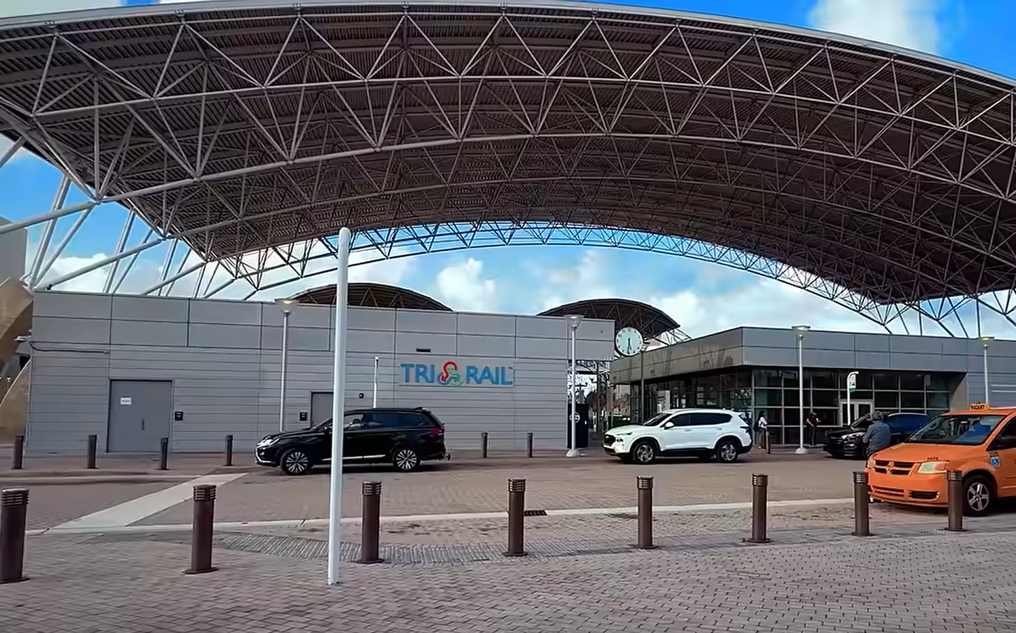 El pase diario de Tri-Rail de USD 5 los fines de semana facilita el acceso económico al Nu Stadium y ofrece viajes ilimitados (Tri-Rail)