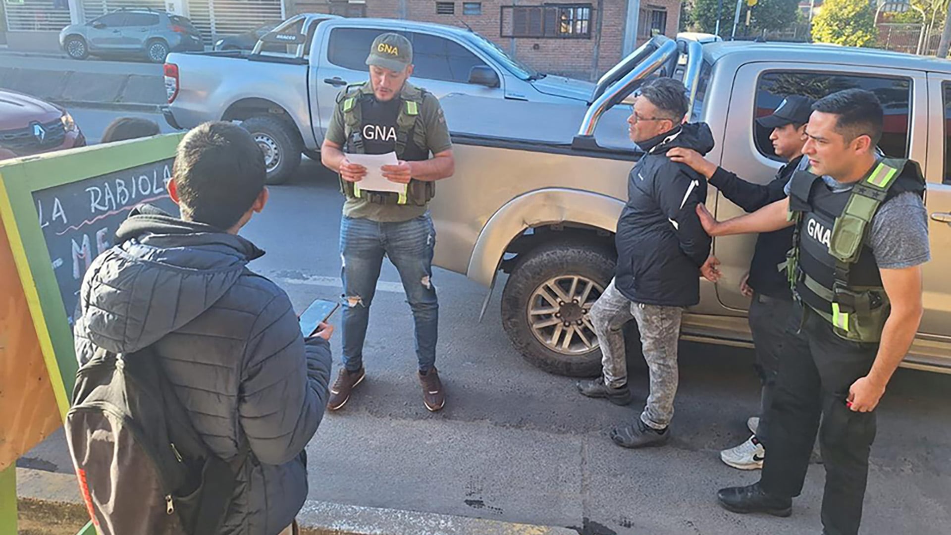 La detención del sargento Soriani se llevó a cabo el 25 de mayo de 2025 en la vía pública (https://www.fiscales.gob.ar/)
